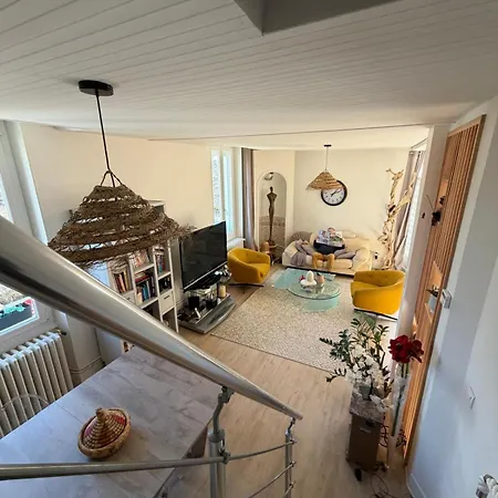 Grand Duplex Spacieux En Maison De *