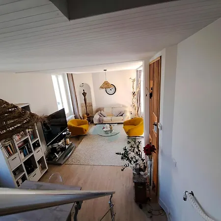 Grand Duplex Spacieux En Maison De *