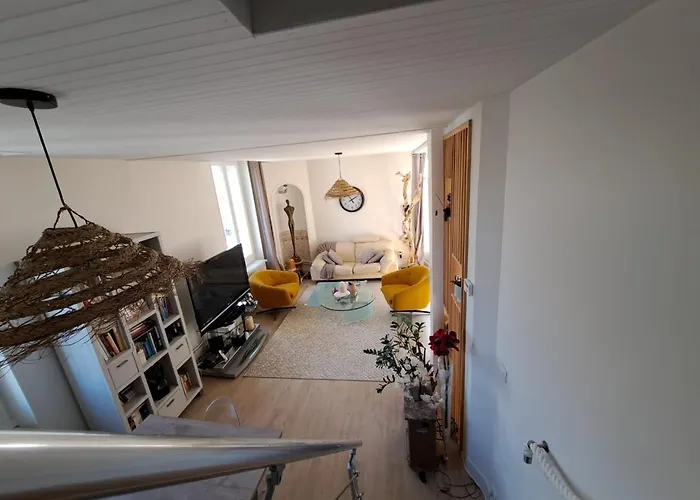 Grand Duplex Spacieux En Maison De Digione