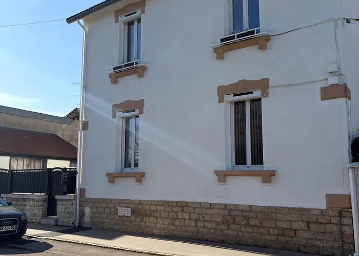 Grand Duplex Spacieux En Maison De Digione